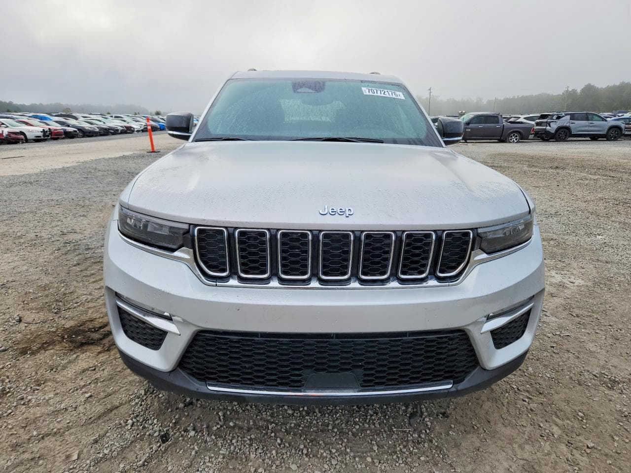 Jeep Grand Cherokee 4xe 2024 en el patio antes de su traslado